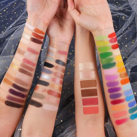 Complete makeup palettee eyeshadow bronzers contour blush highlight + brushes - Picture 5 of 7